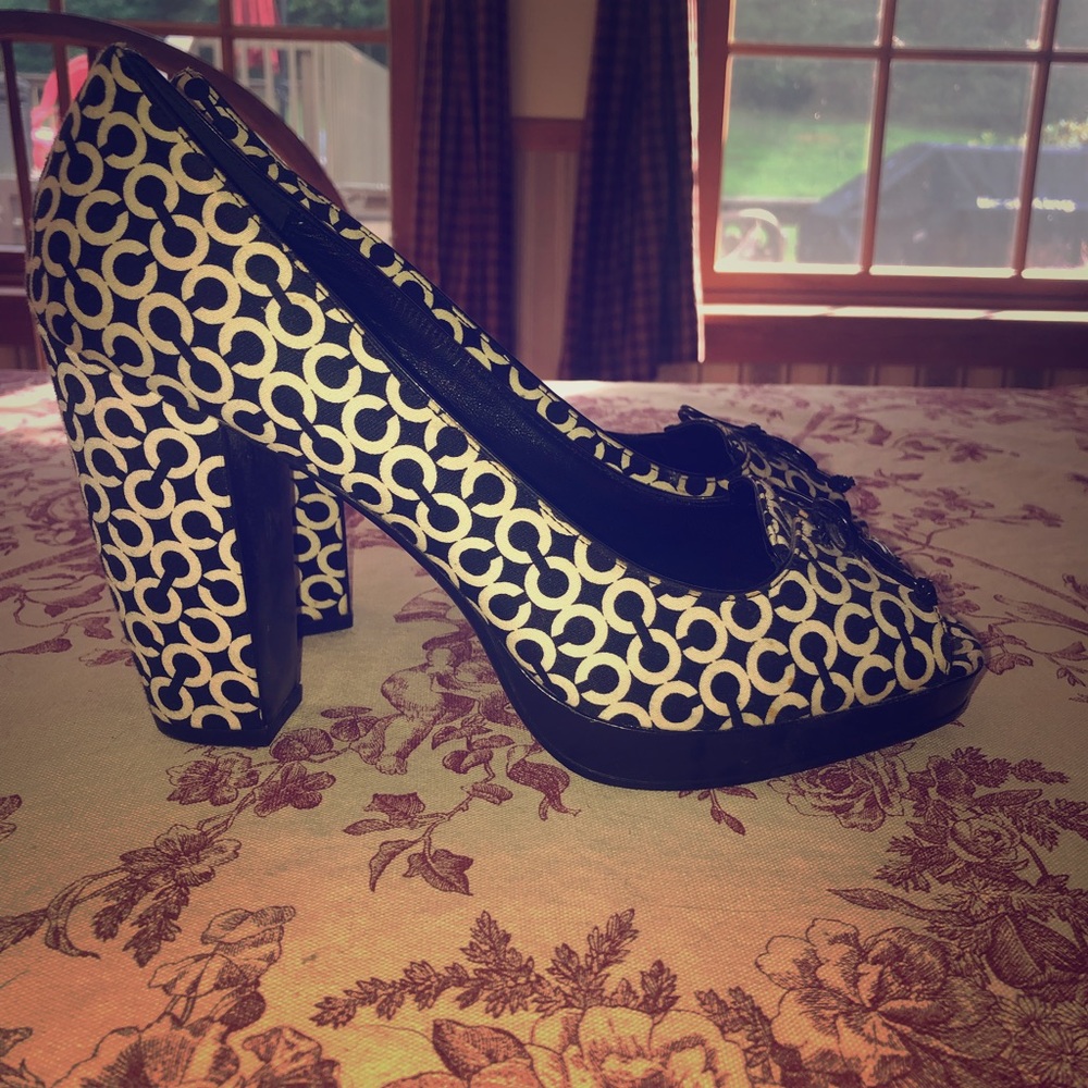 Coach pumps